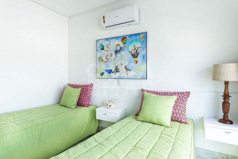 Linda casa com 9 suítes, pé na areia da praia