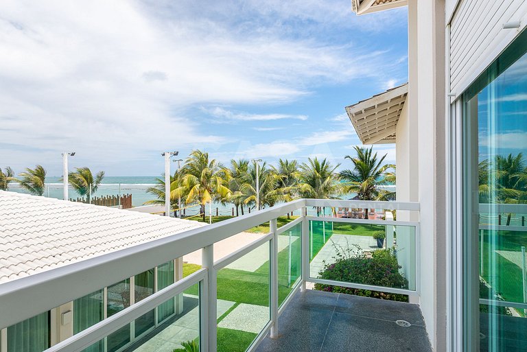 Linda casa com 9 suítes, pé na areia da praia