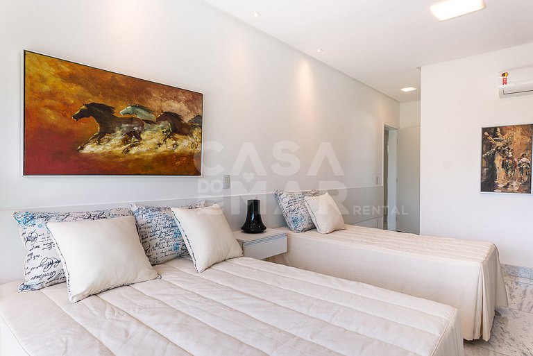 Linda casa com 9 suítes, pé na areia da praia