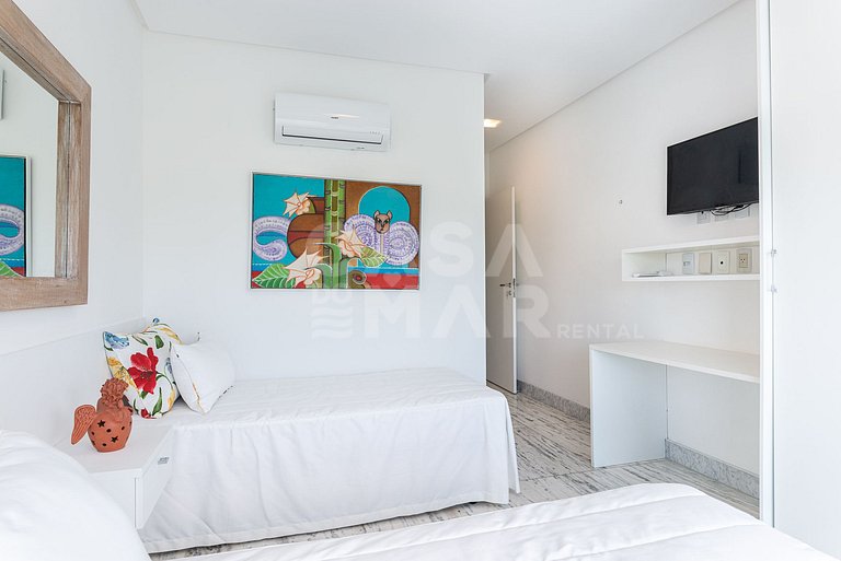 Linda casa com 9 suítes, pé na areia da praia