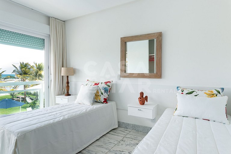 Linda casa com 9 suítes, pé na areia da praia