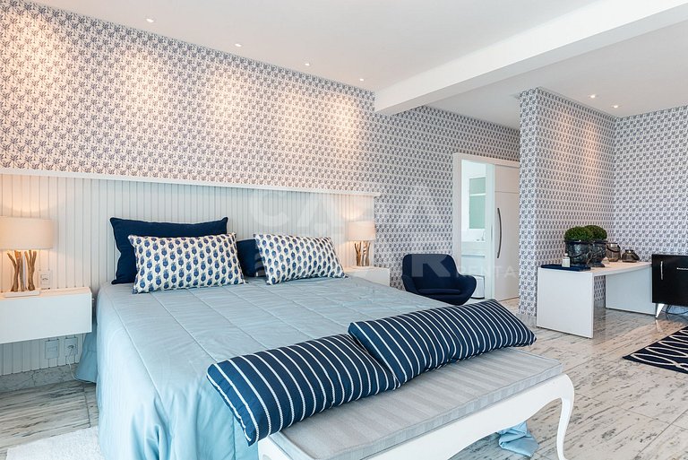 Linda casa com 9 suítes, pé na areia da praia