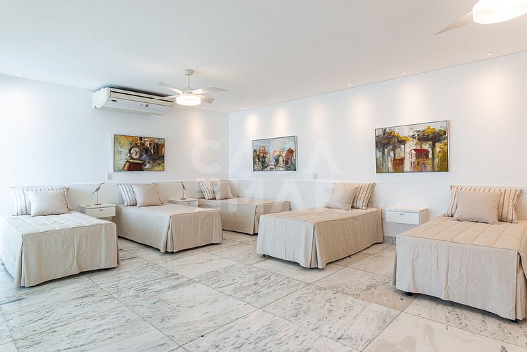 Linda casa com 9 suítes, pé na areia da praia