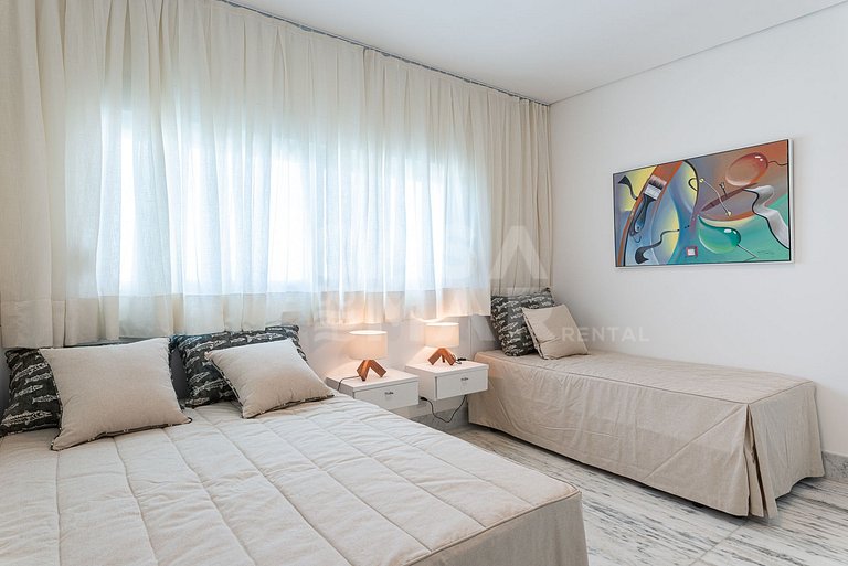 Linda casa com 9 suítes, pé na areia da praia