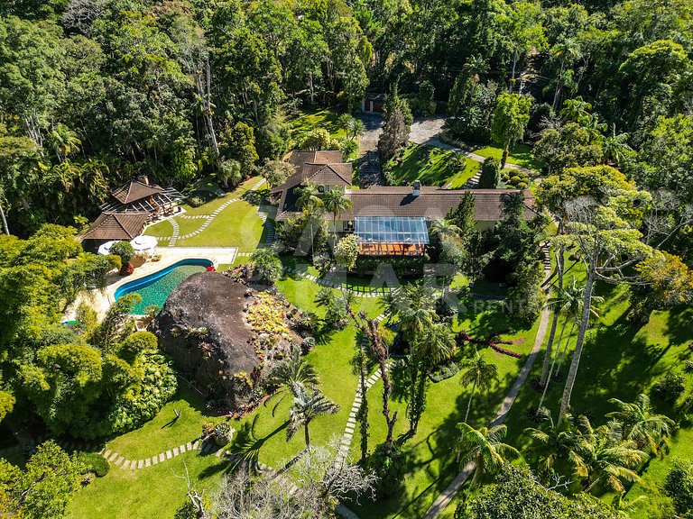 Casa espetacular com 870m² de área construída em terreno de