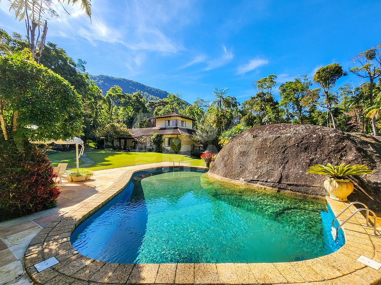 Casa espetacular com 870m² de área construída em terreno de