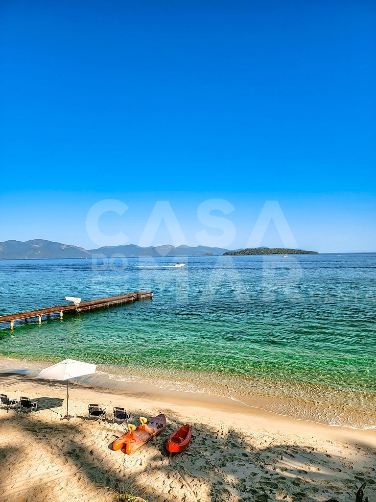 Beautiful villa with exclusive beach, seven suites in a cond