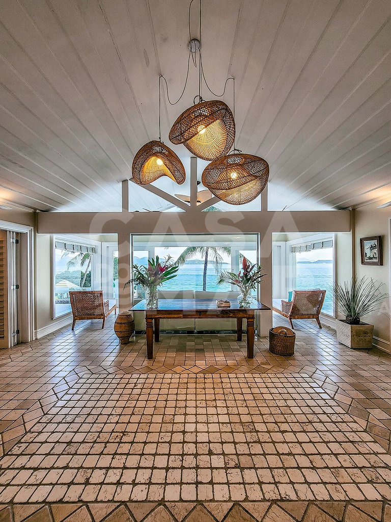 Beautiful villa with exclusive beach, seven suites in a cond