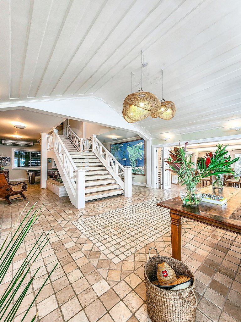 Beautiful villa with exclusive beach, seven suites in a cond