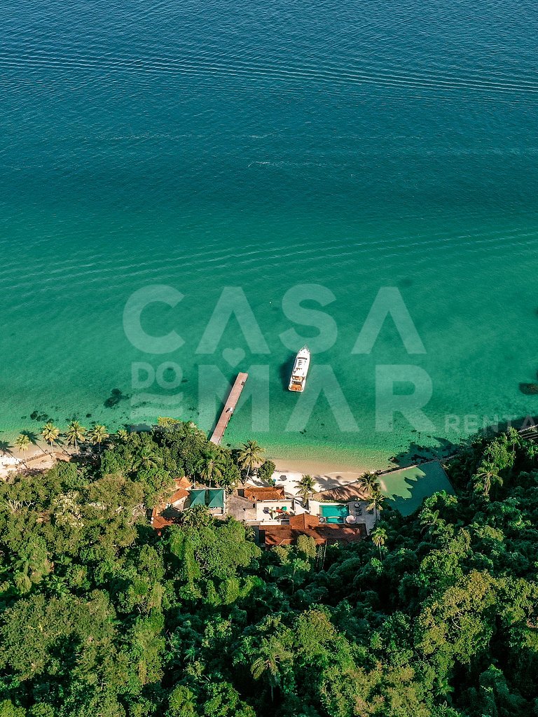 Linda villa com praia exclusiva, nove suítes em condomínio