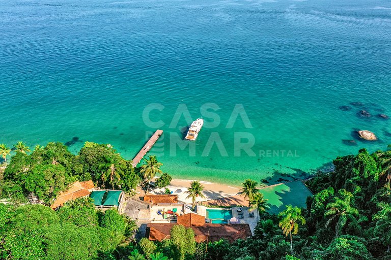 Beautiful villa with exclusive beach, seven suites in a cond