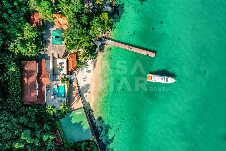 Beautiful villa with exclusive beach, seven suites in a cond