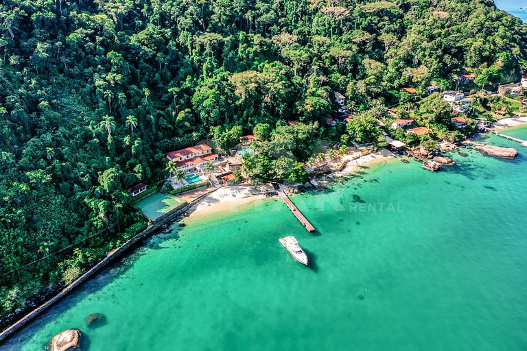 Beautiful villa with exclusive beach, seven suites in a cond