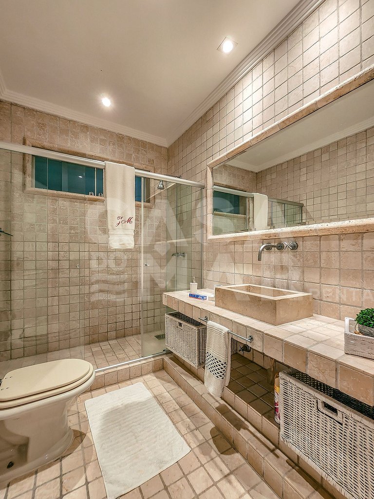 Beautiful villa with exclusive beach, seven suites in a cond