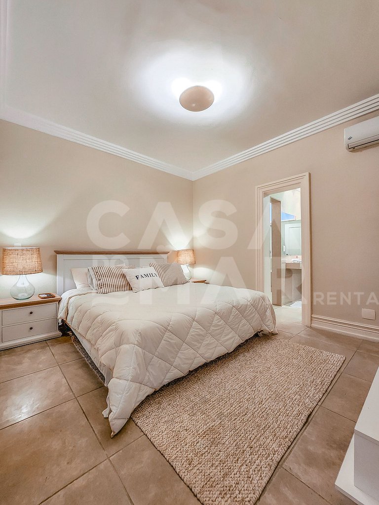 Beautiful villa with exclusive beach, seven suites in a cond