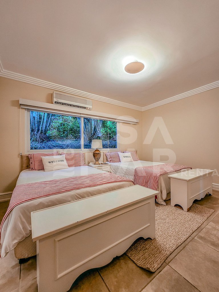 Linda villa com praia exclusiva, nove suítes em condomínio