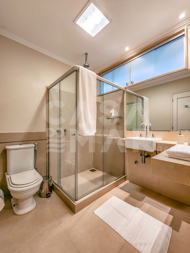Beautiful villa with exclusive beach, seven suites in a cond
