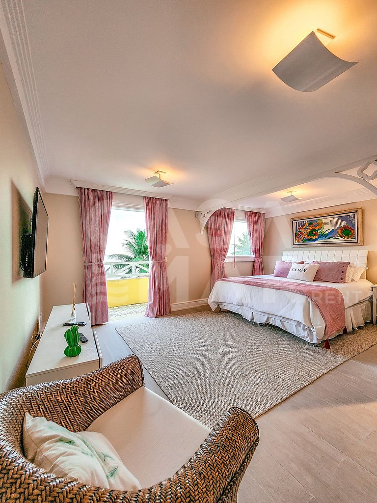 Beautiful villa with exclusive beach, seven suites in a cond