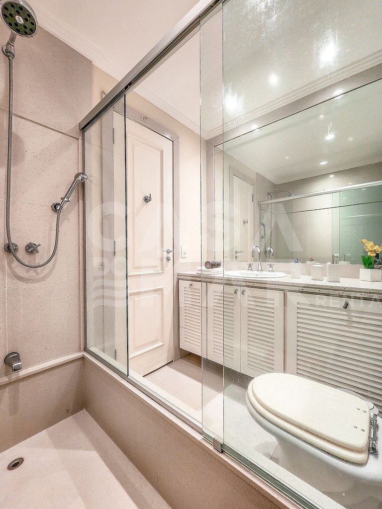 Linda villa com praia exclusiva, nove suítes em condomínio
