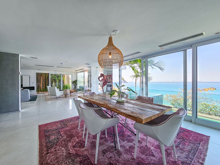 Linda casa no Joá, com vista incrível do mar do Rio