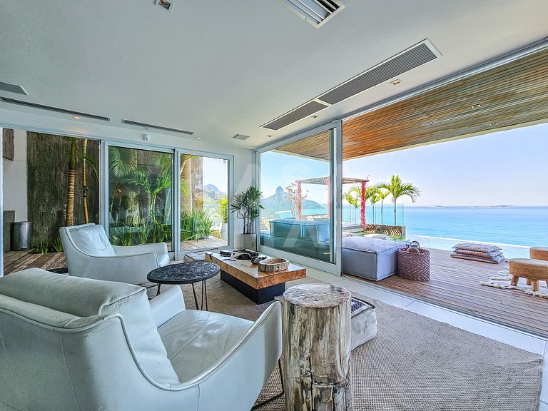 Beautiful house in Joá, with an incredible view of the sea i