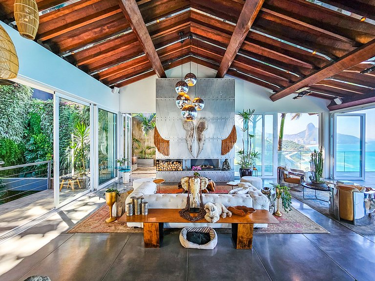 Beautiful house in Joá, with an incredible view of the sea i
