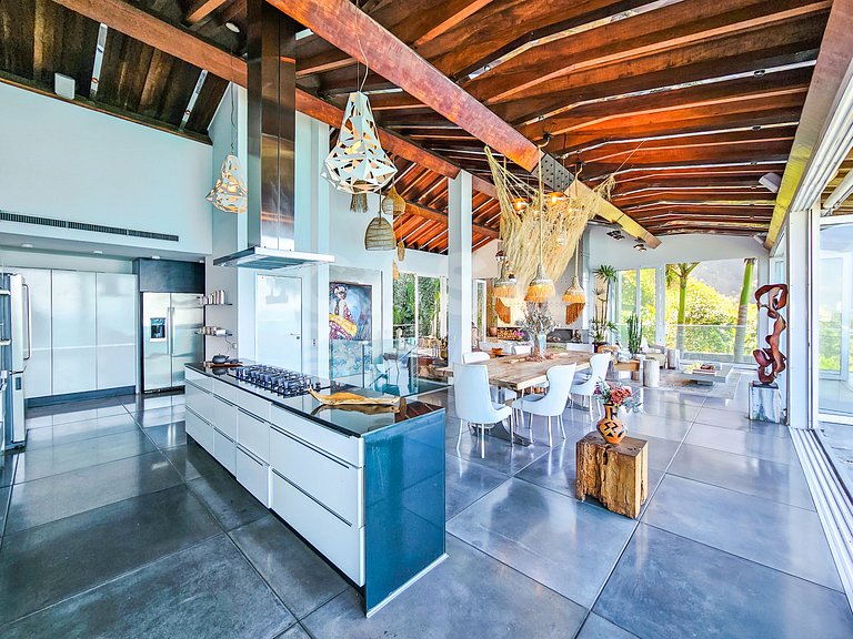 Beautiful house in Joá, with an incredible view of the sea i