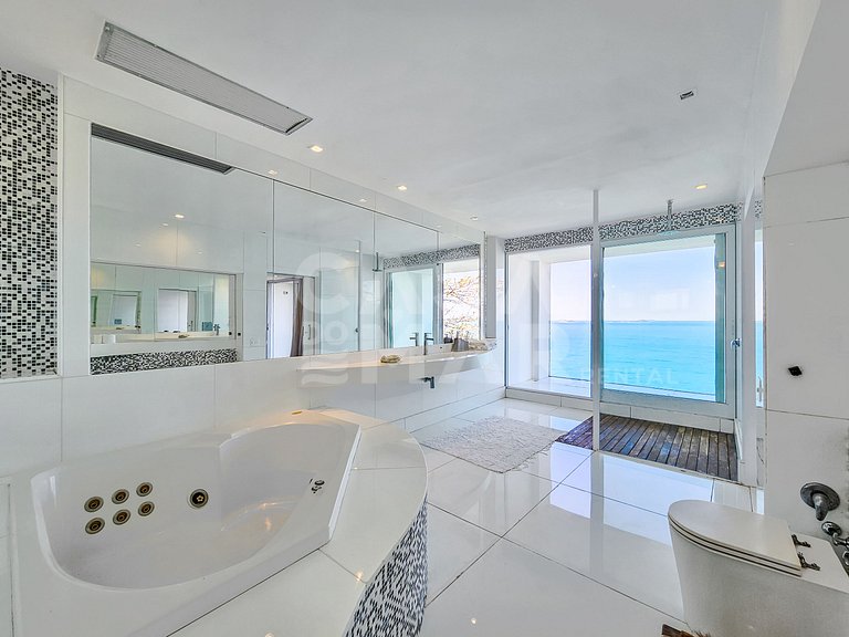 Beautiful house in Joá, with an incredible view of the sea i