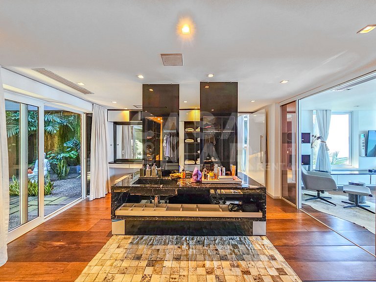 Beautiful house in Joá, with an incredible view of the sea i