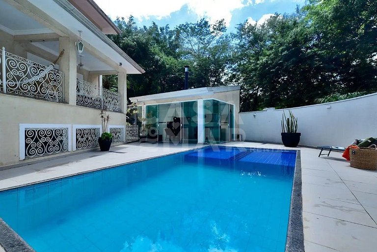 Luxuosa Mansão com Piscina no coração de São Paulo