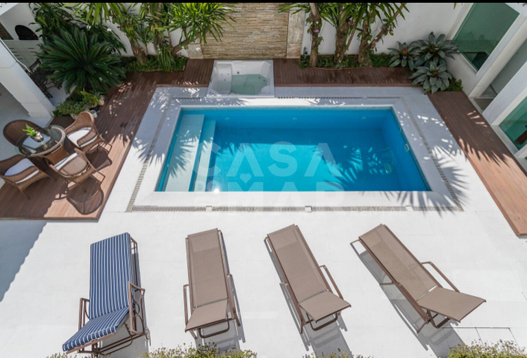Linda casa com cinco suítes, em condomínio de alto luxo
