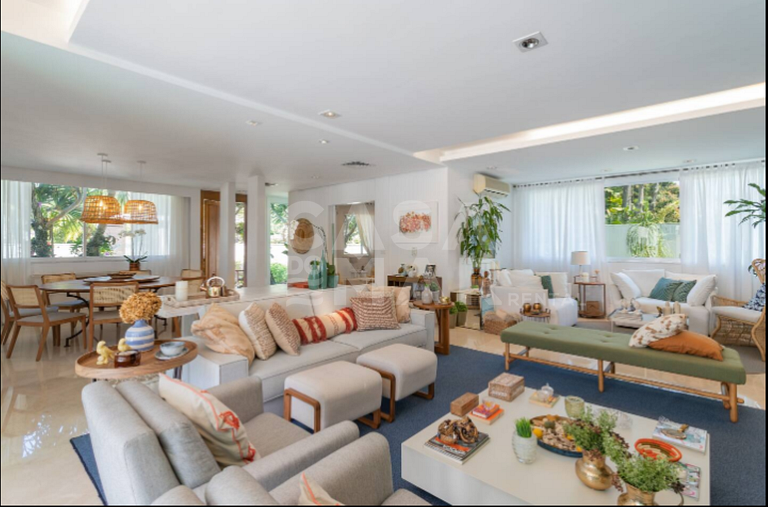 Linda casa com cinco suítes, em condomínio de alto luxo