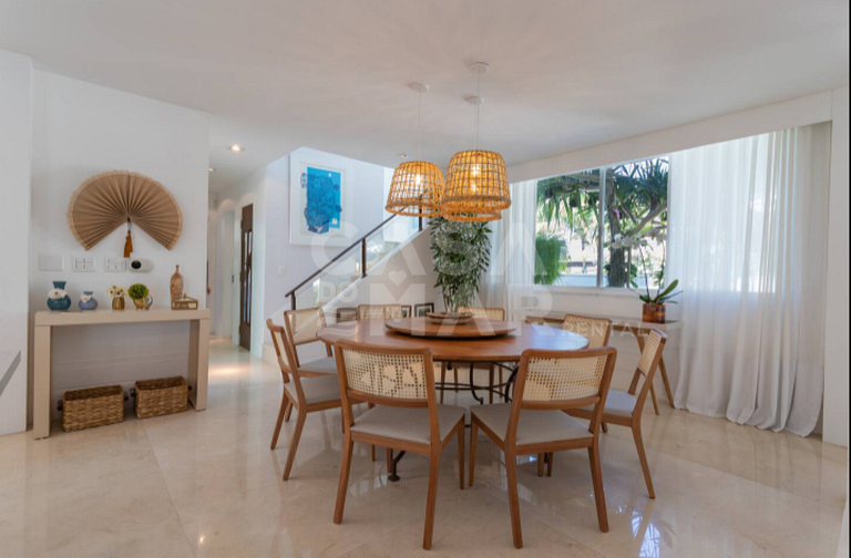 Linda casa com cinco suítes, em condomínio de alto luxo