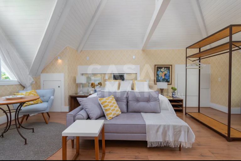 Linda casa com cinco suítes, em condomínio de alto luxo