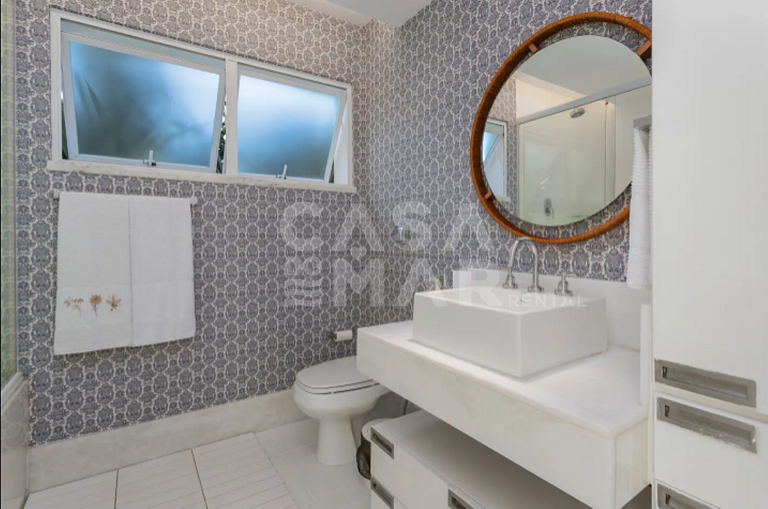 Linda casa com cinco suítes, em condomínio de alto luxo