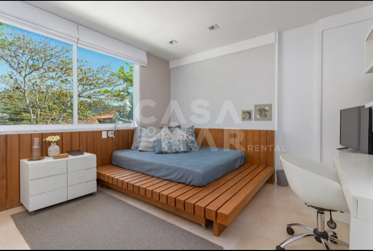 Linda casa com cinco suítes, em condomínio de alto luxo