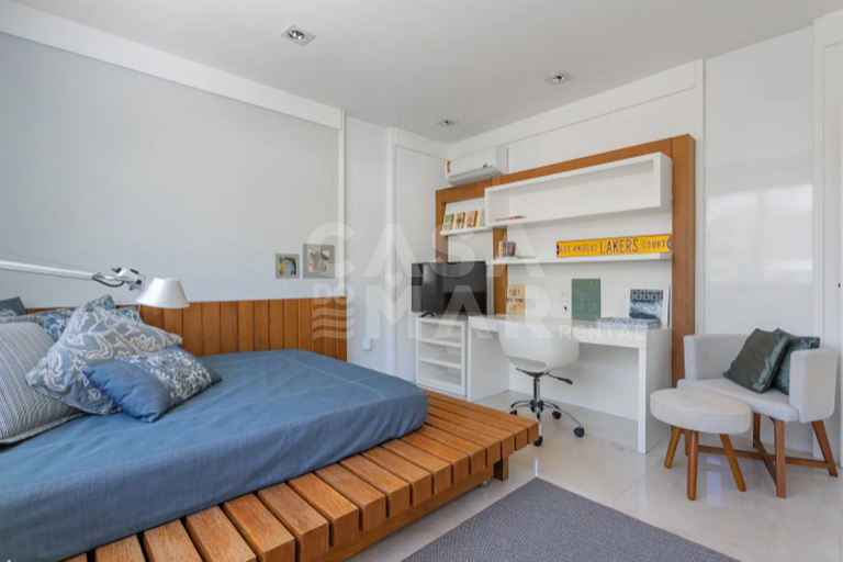 Linda casa com cinco suítes, em condomínio de alto luxo