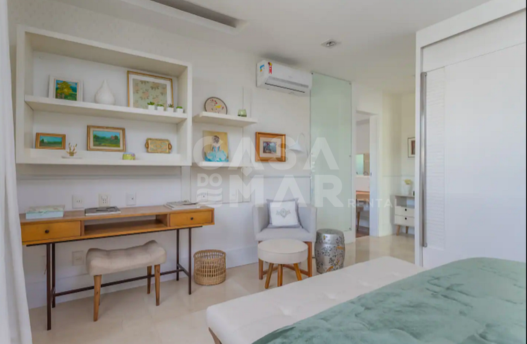 Linda casa com cinco suítes, em condomínio de alto luxo