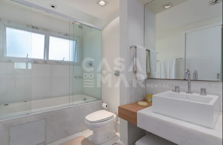 Linda casa com cinco suítes, em condomínio de alto luxo