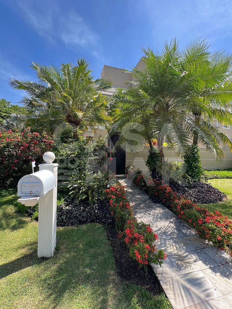Linda casa com cinco suítes, em condomínio de alto luxo