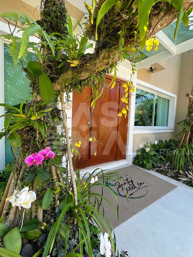Linda casa com cinco suítes, em condomínio de alto luxo