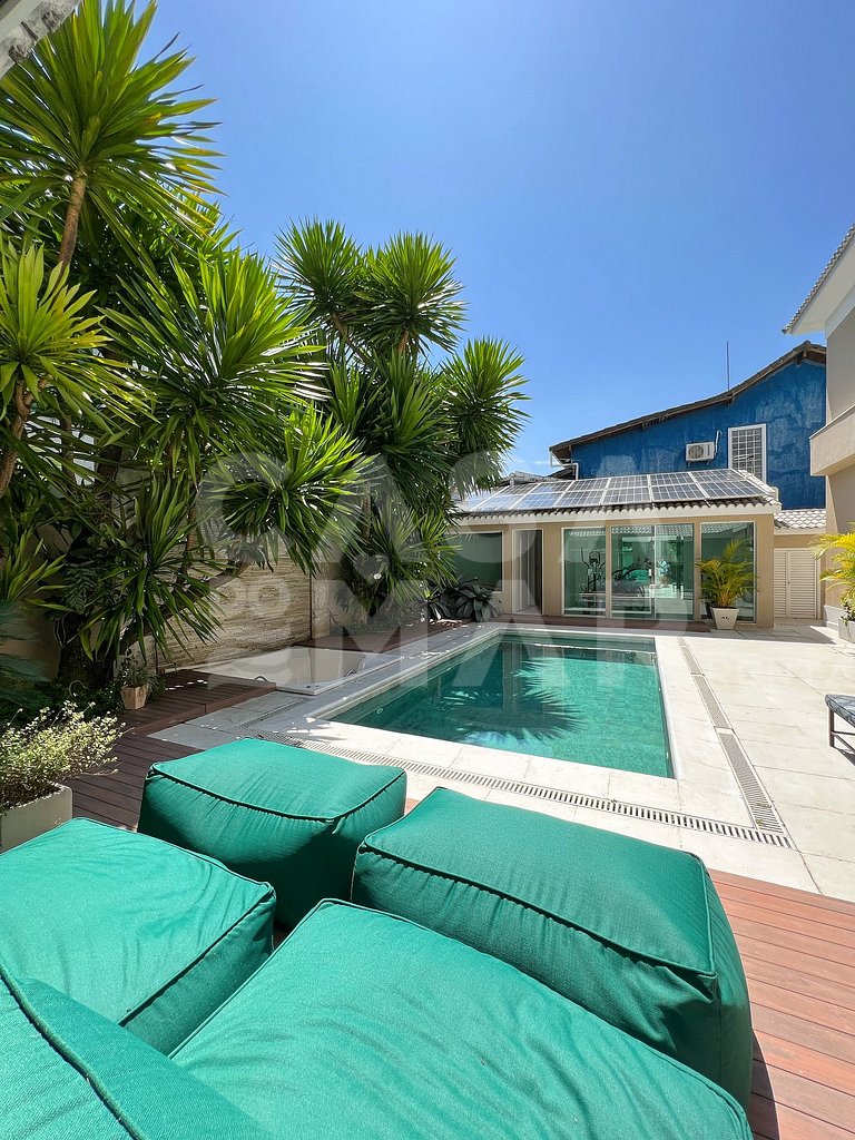 Linda casa com cinco suítes, em condomínio de alto luxo