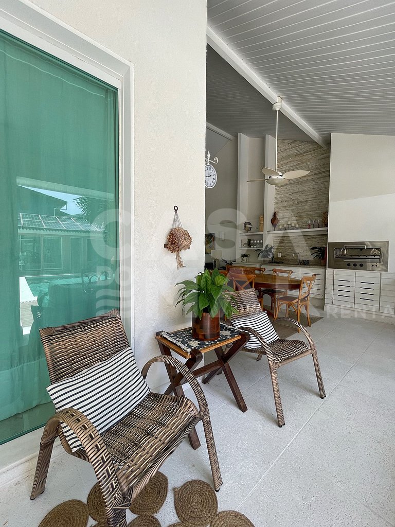 Linda casa com cinco suítes, em condomínio de alto luxo