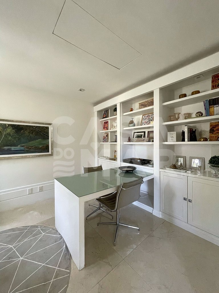 Linda casa com cinco suítes, em condomínio de alto luxo