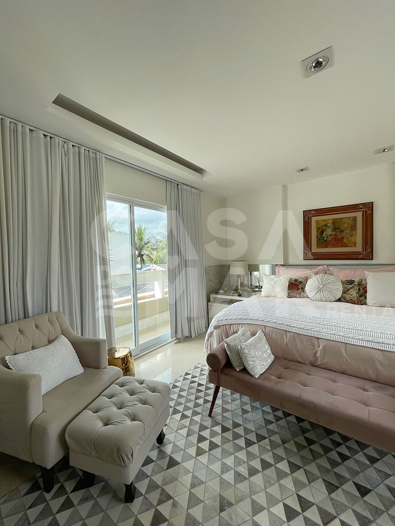 Linda casa com cinco suítes, em condomínio de alto luxo