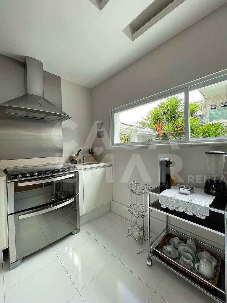 Linda casa com cinco suítes, em condomínio de alto luxo
