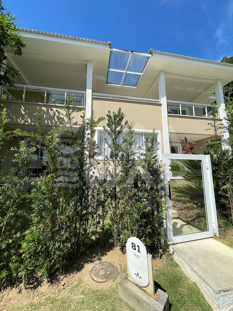 Linda casa com 5 quartos, em condomínio no Recreio