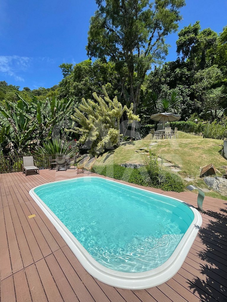 Linda casa com 5 quartos, em condomínio no Recreio