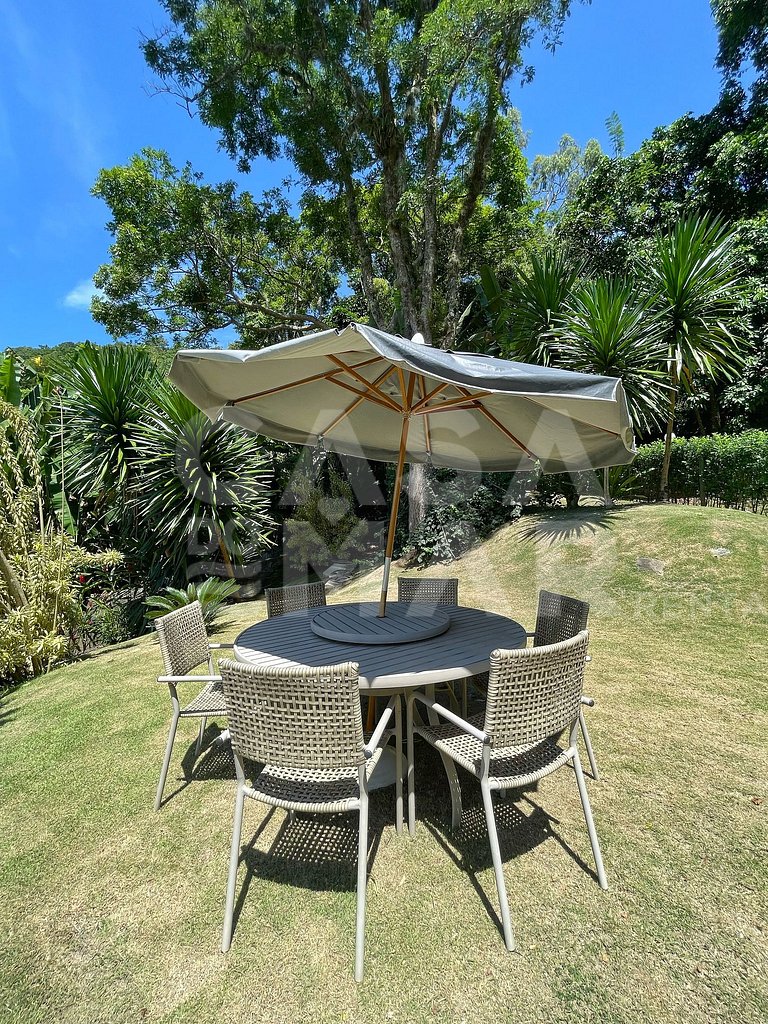 Linda casa com 5 quartos, em condomínio no Recreio