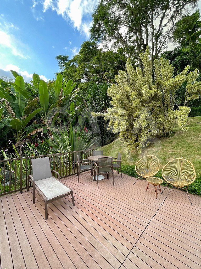 Linda casa com 5 quartos, em condomínio no Recreio